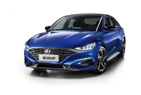 현대자동차가 지난 18일 중국 전용 스포티 세단 '라페스타'를 현지에 출시했다고 19일 전했다. '라페스타'는 C2 High(준중형) 차급으로 스포티한 디자인, 최신 커넥티비티 기술, 강력한 주행성능 등의 경쟁력을 갖췄다.   현대자동차 제공